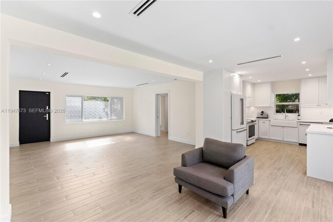 Building Photo - 251 NE 44th St