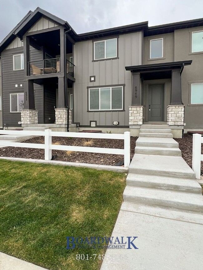 Building Photo - Stunning West Jordan Townhome with Upcomin...