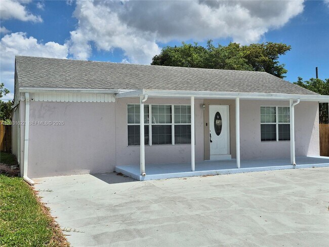 Building Photo - 5653 Coconut Rd