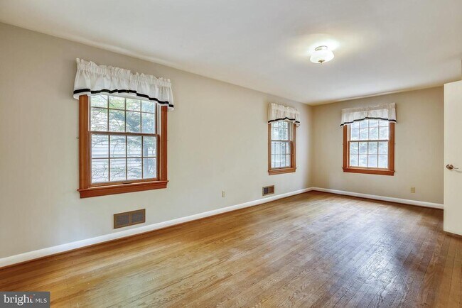 Building Photo - 2325 Highland Ave