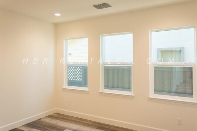 Building Photo - Ellis Neighborhood  | Spacious Single-Stor...