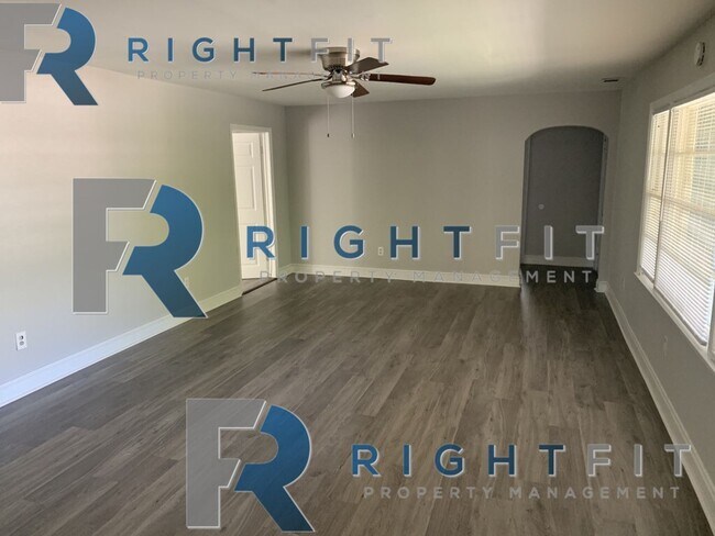 Building Photo - Newly Renovated Home in Columbus