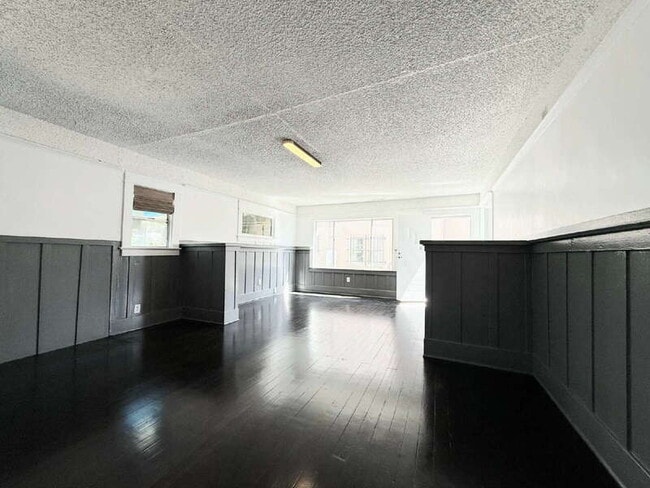 Building Photo - 1661 W 36th Pl