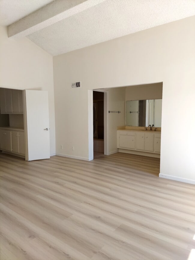 Building Photo - 15702 Sunburst Ln