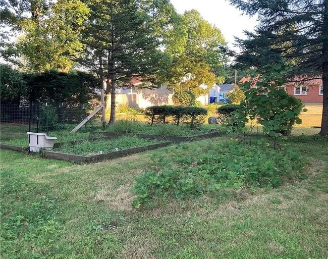 Building Photo - 208 Lyman Dr