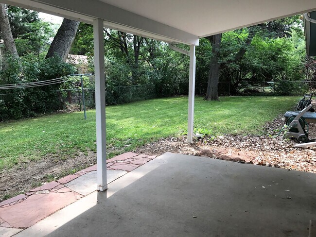Building Photo - Spacious 3 Bed 2 Bath House Near CSU Campus!