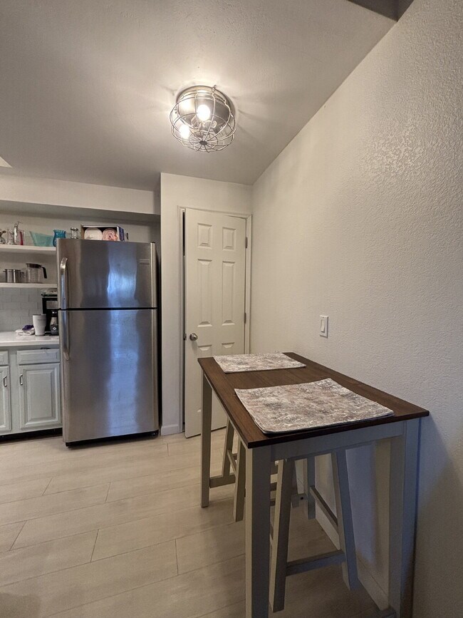 Building Photo - "Furnished 1-Bedroom Condo Retreat in Tucson’s Scenic Foothills!"
