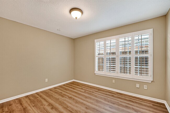 Building Photo - 1502 Beechurst Ct
