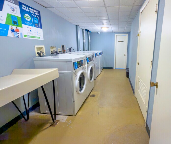 Building Photo - 31 Andrew St