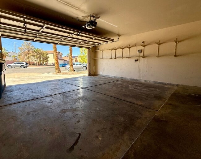 Building Photo - Fantastic 3 bed/2.5 bath in the Northwest ...