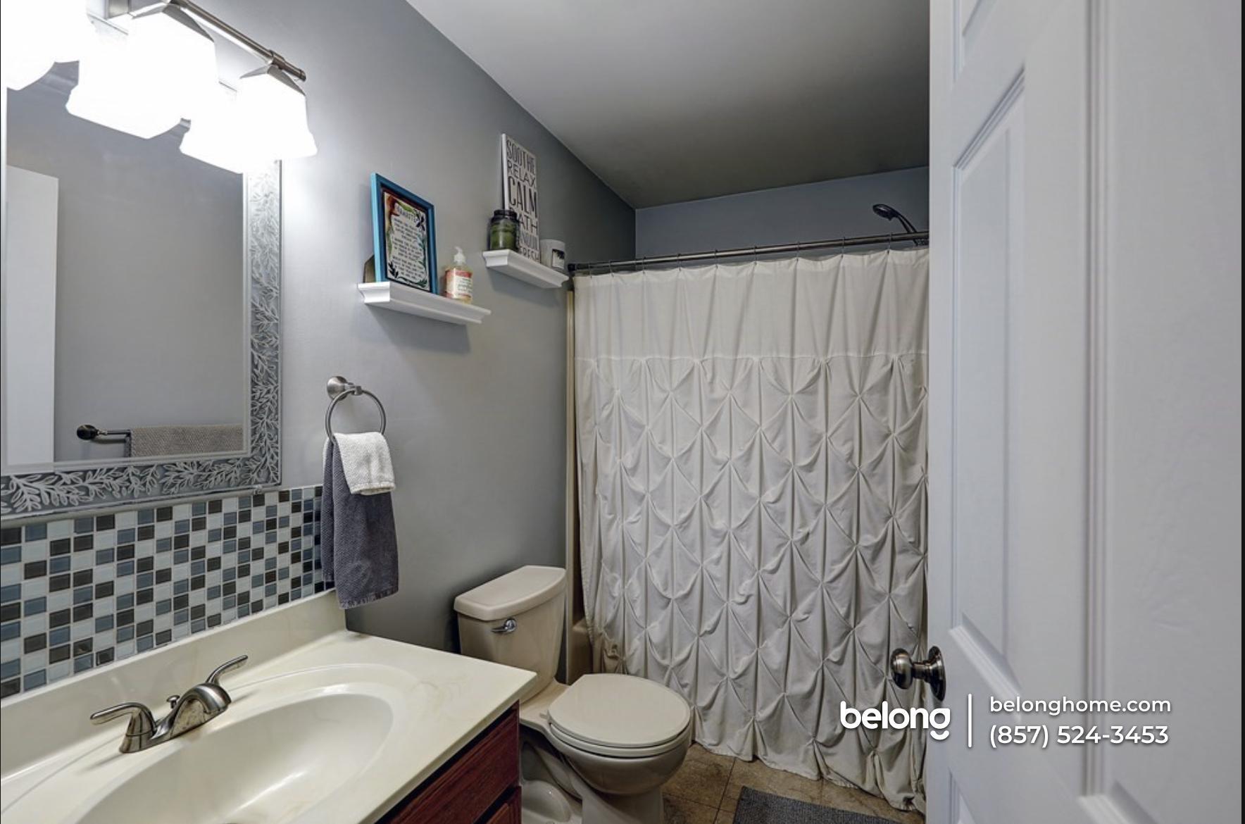 Building Photo - 548 Linwood St