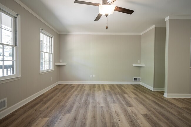 Building Photo - 1051 Crooked Creek Rd