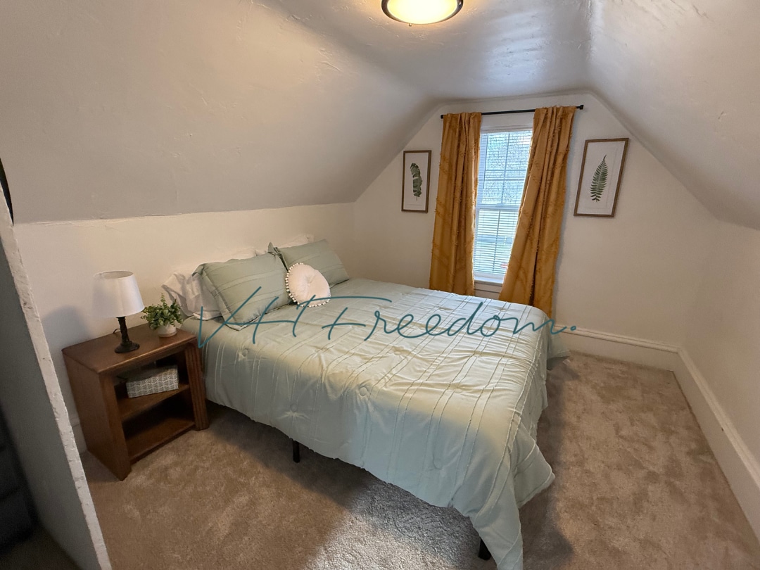 Building Photo - 826 7th Ave N