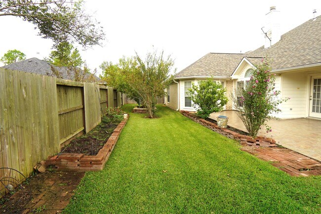 Building Photo - 6006 Country Ridge Dr