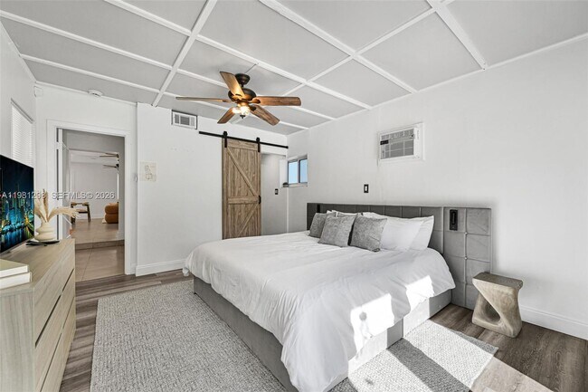 Building Photo - 1328 N Andrews Ave