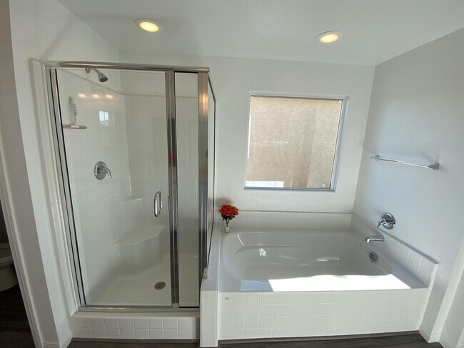 Building Photo - 2212 Stone Well Rd