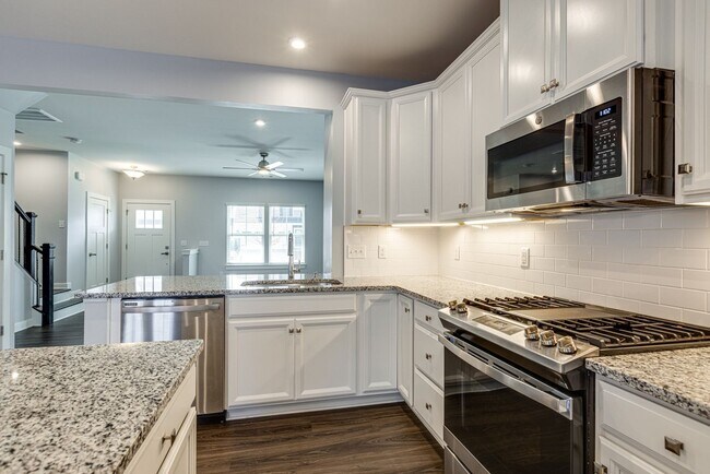 Building Photo - Brentwood Home For Lease