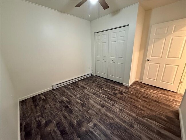 Building Photo - 570 Kendall Ave