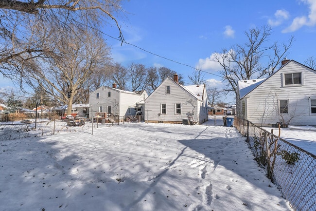 Building Photo - 11319 Tecumseh Ave