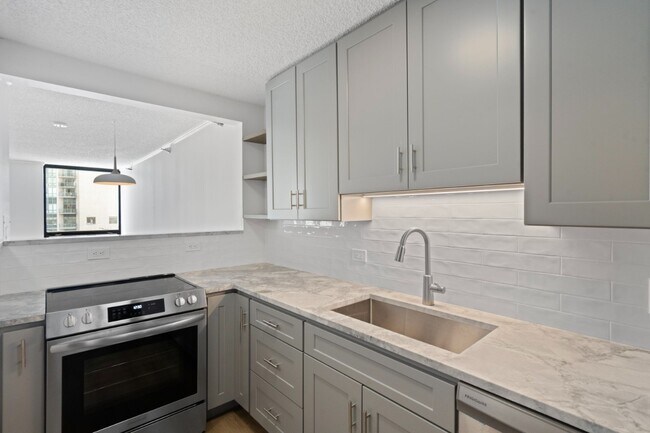 Building Photo - N Clark