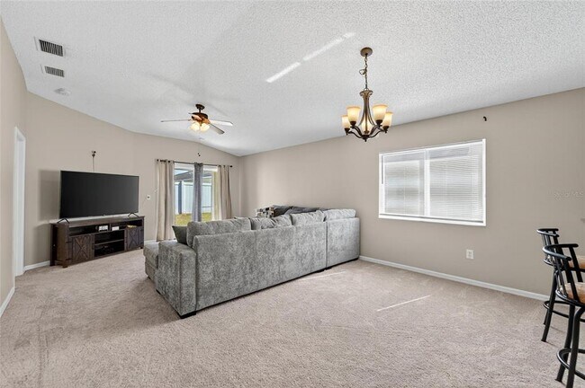 Building Photo - 11812 Lynmoor Dr