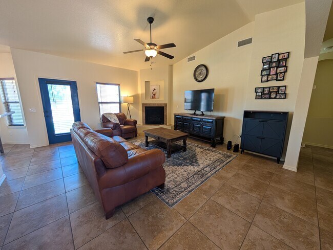 Building Photo - 5604 New Castle Ct
