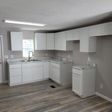 Building Photo - 804 Westbourne Ave