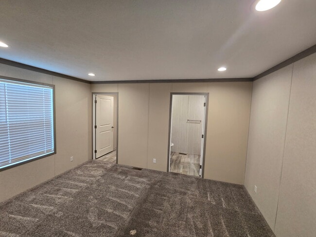 Building Photo - 3541 Wayside Terrace