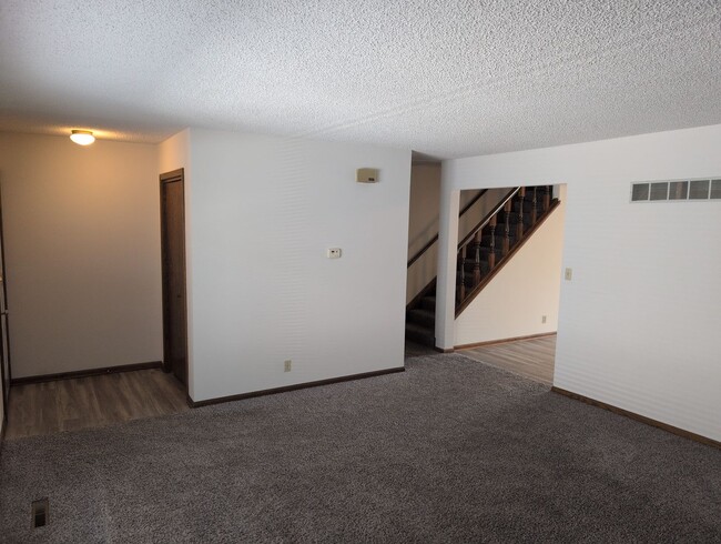 Building Photo - Fully Updated 3 Bedroom 3 Bath Townhouse with 2 Stall Attatched Garage