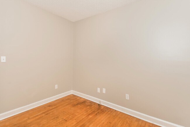 Building Photo - 1827 Beckley Dr