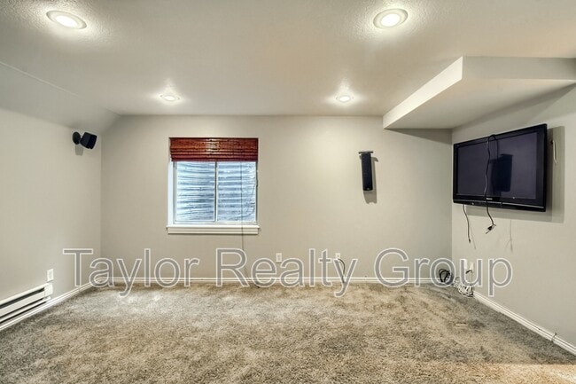 Building Photo - 13460 Vine St