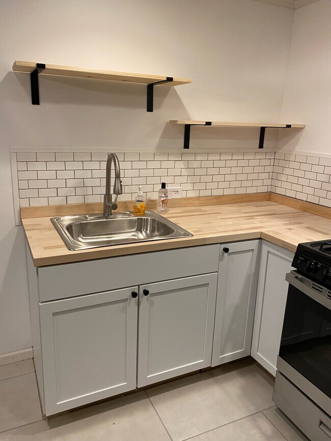 Kitchen - 1105 Sundown St
