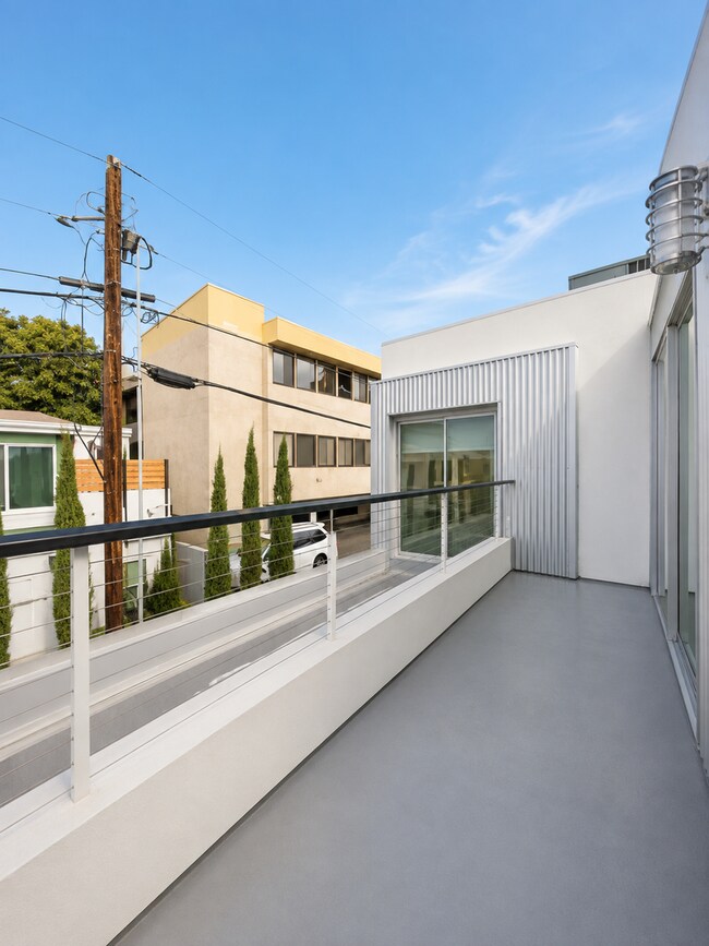 Building Photo - Contemporary Luxury Living in the Heart of La Jolla Village