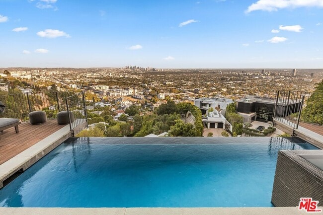 Building Photo - 8425 Hillside Ave