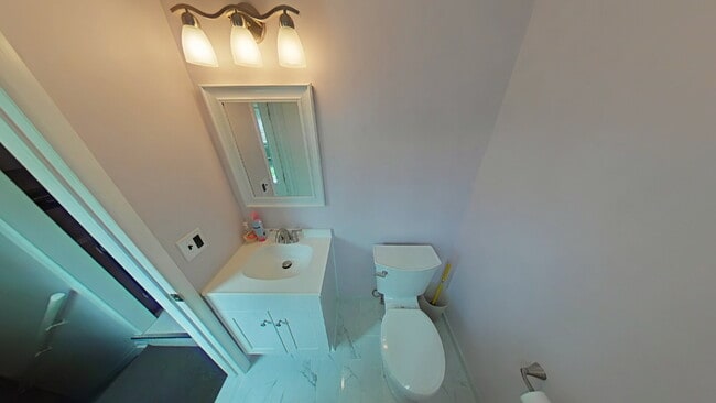 Building Photo - "3-Bedroom Gem with 1.5 Baths on Talbot St...