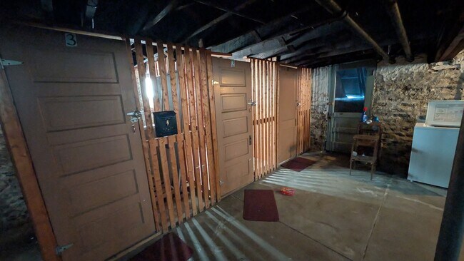 Building Photo - 3943 Glenmore Ave