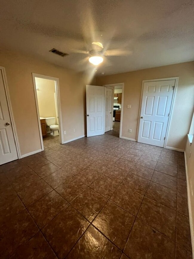 Building Photo - 3001 Cantabrian Dr