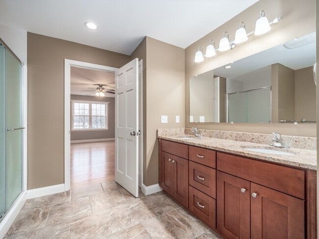 Building Photo - 15 Spencer St