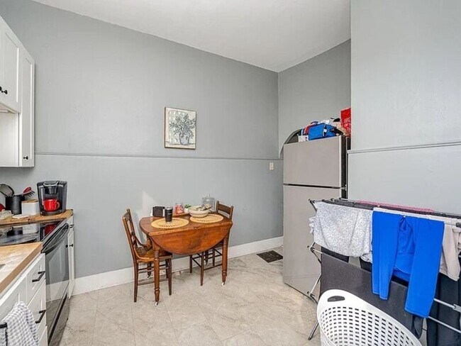 Building Photo - 907 Columbia St