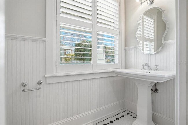 Building Photo - 1505 S Georgia Ave