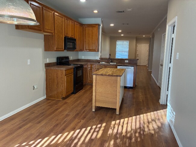 Building Photo - 1336 Kingston Pl