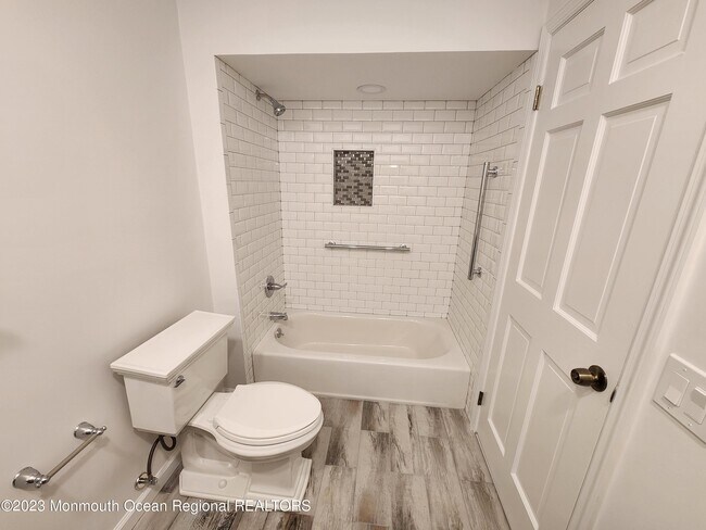 Building Photo - 34 Meadow Green Cir