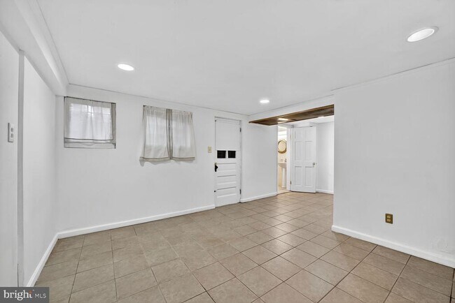 Building Photo - 517 Quincy St NW