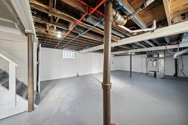 Building Photo - Cute 2 Bed 1 Bath Remodeled Home W/basemen...