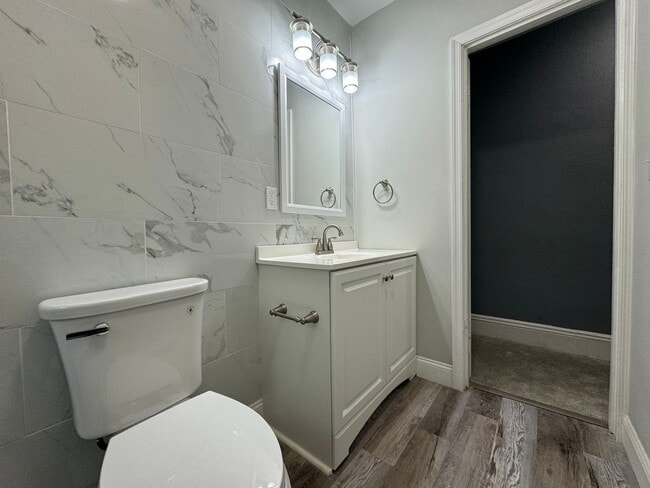 Building Photo - Completely Updated THREE BEDROOM TWIN!