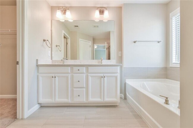 Building Photo - 354 Provenance Dr