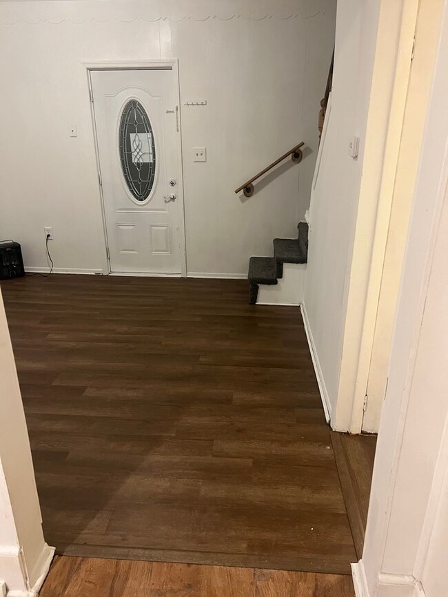 Building Photo - Beautiful 3 Bed/1 Bath Single Family Home ...