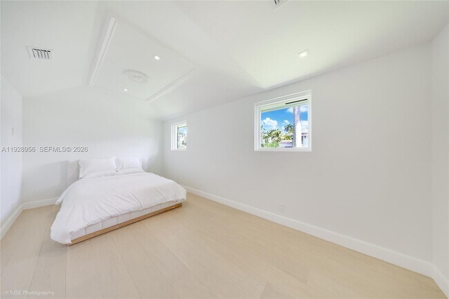 Building Photo - 55 Lagorce Cir