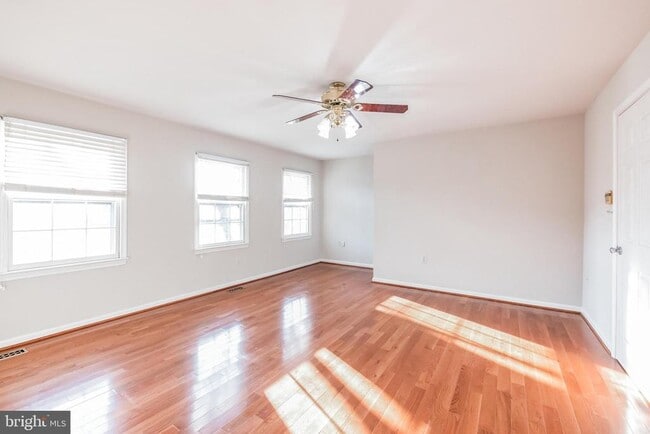 Building Photo - 14524 Pebblewood Dr