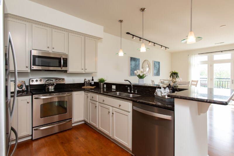 Building Photo - 670 Town Center Dr